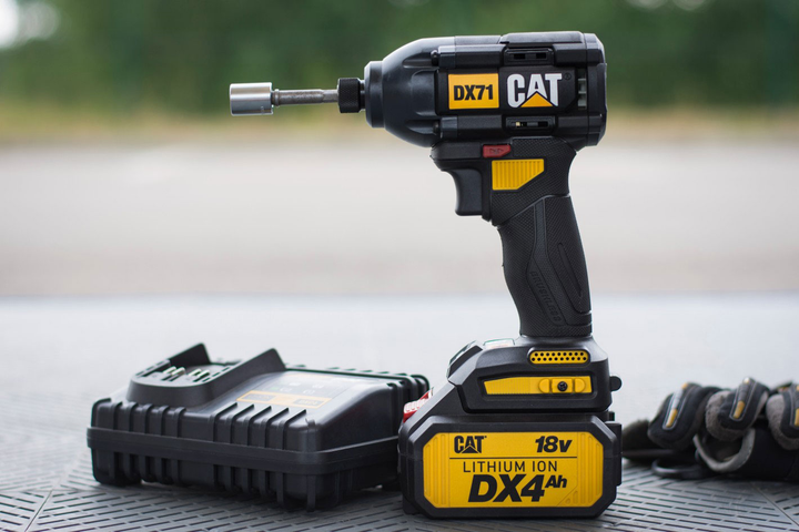 מברגת אימפקט DX71.2 CAT 18V 2X4.0AH BL