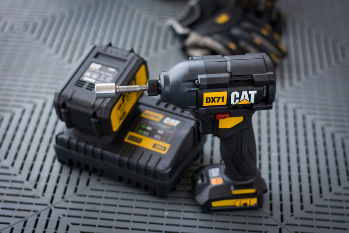 מברגת אימפקט DX71.2 CAT 18V 2X4.0AH BL