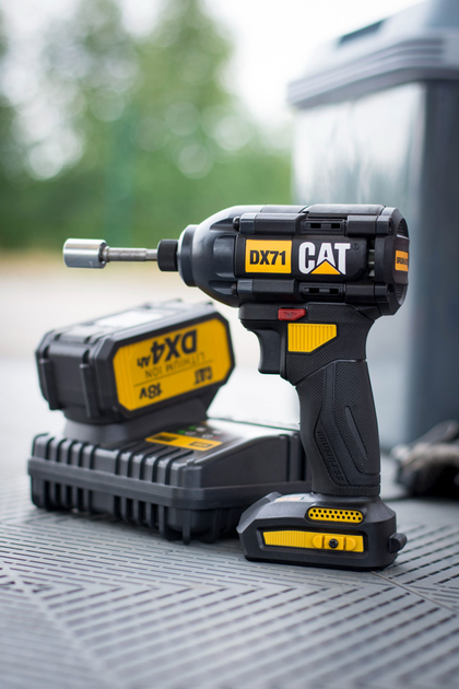 מברגת אימפקט DX71.2 CAT 18V 2X4.0AH BL